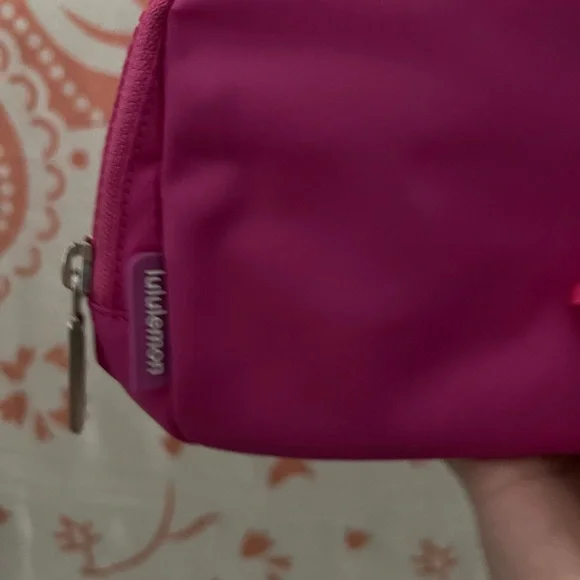 BRAND NEW WITH TAGS! LULULEMON sonic pink/white Wordmark everywhere belt bag